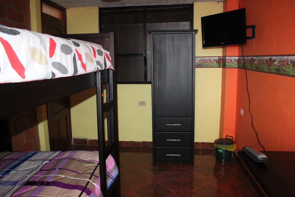 Hostel Sendero De Volcanes ラタクンガ エクステリア 写真