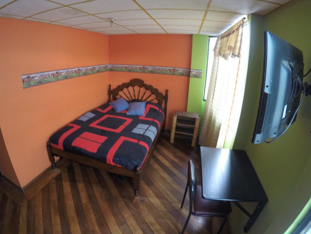 Hostel Sendero De Volcanes ラタクンガ エクステリア 写真